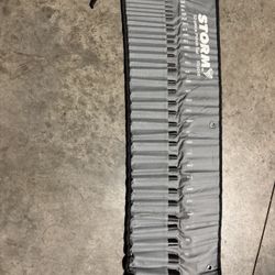 Stormy 32pc Punch Set