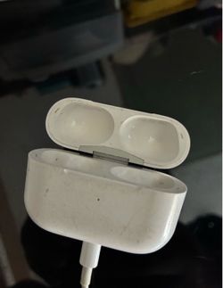 Genuine Apple AirPods Pro 2nd Gen Charging Case Replacement Lightning Only A2700
