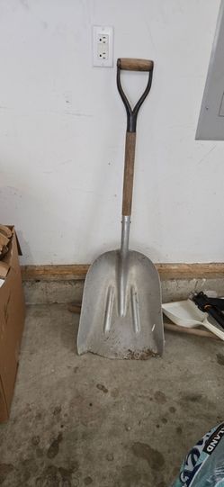 Snow shovel