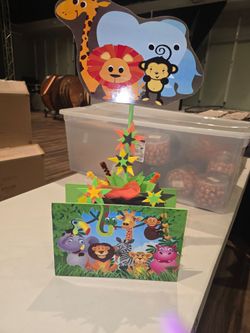 Safari /jumgle centerpieces birthday / baby shower