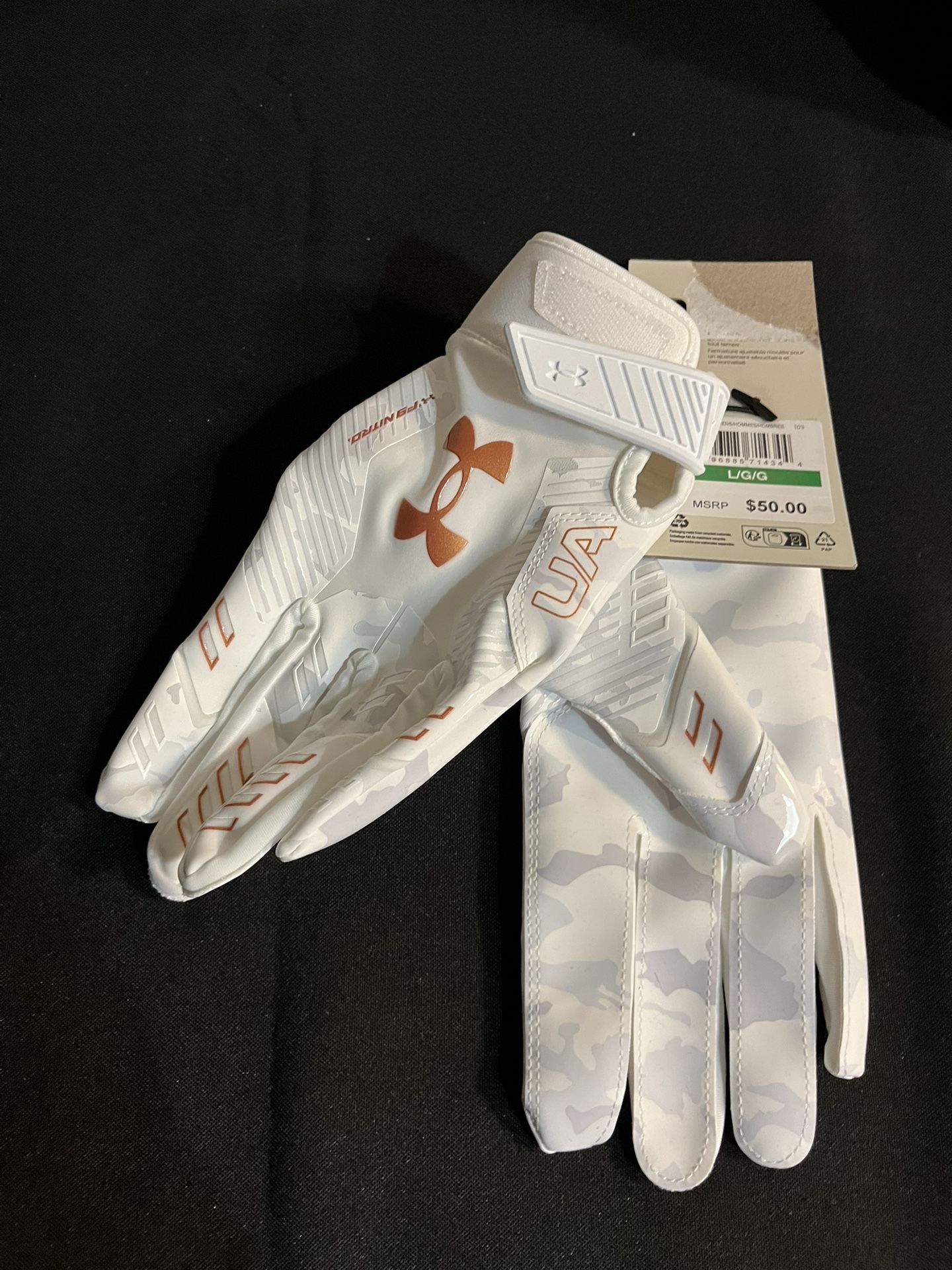 UA Men’s Large Football Gloves New