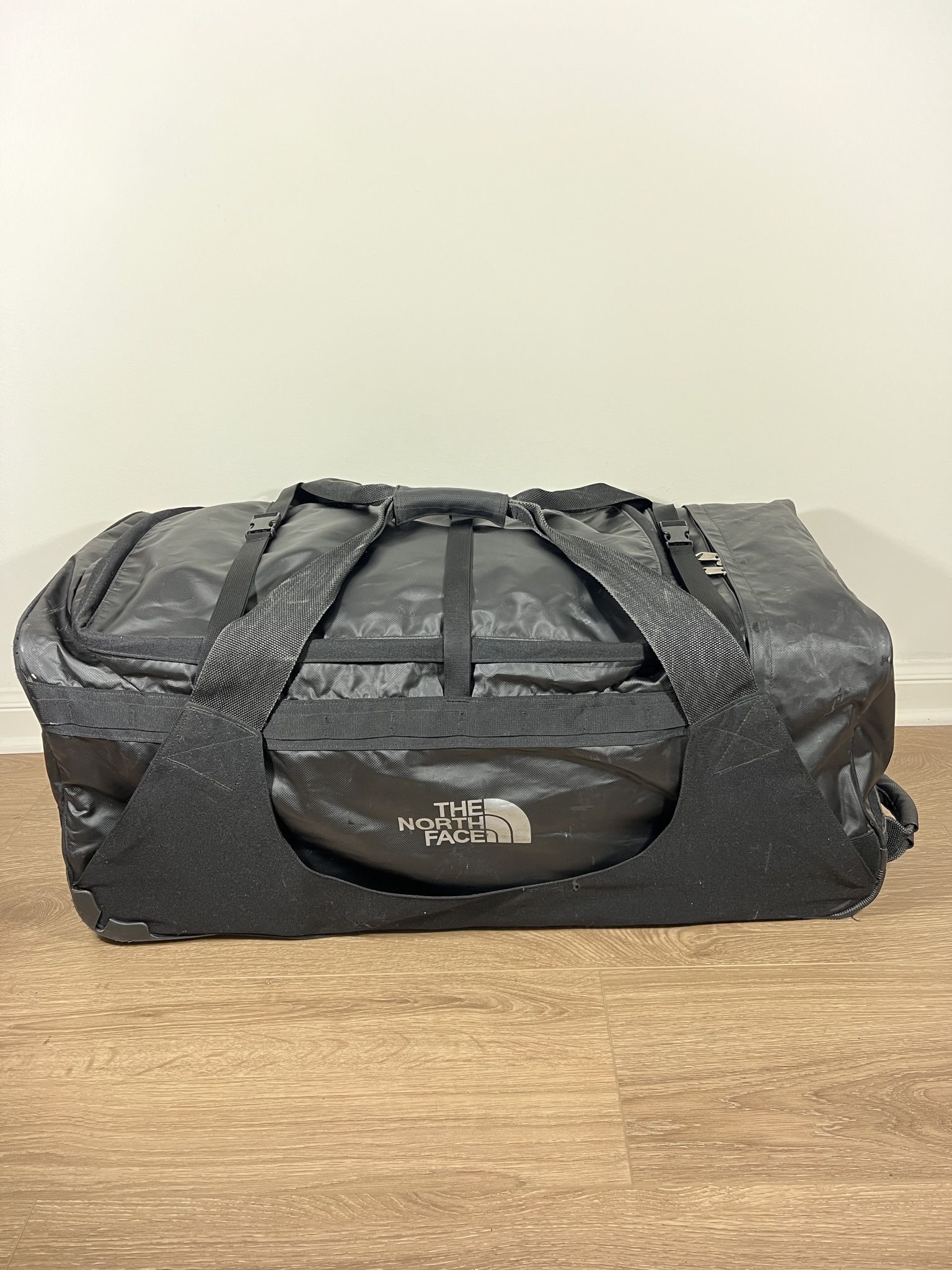 *THE NORTH FACE XL ROLLING THUNDER LUGGAGE BAG IN GOOD PRE-OWNED CONDITION