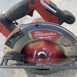Milwaukee 7-1/4 circular saw with charger only