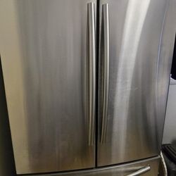 SAMSUNG REFRIGERATOR 