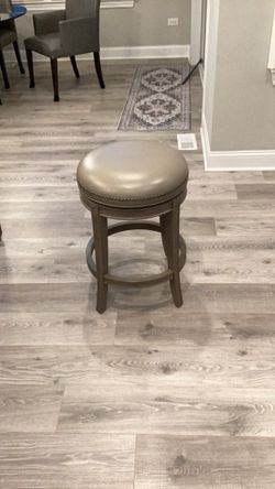 Countertop swivel stools