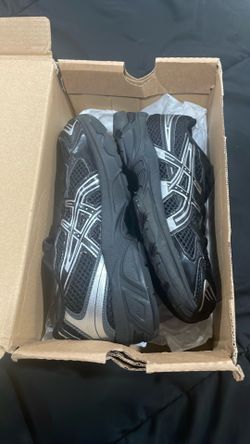 Kids oasics shoes