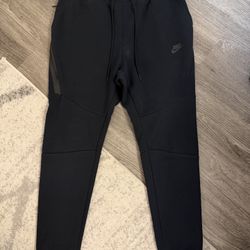 Nike Tech Fleece Sweatpants Size Large 