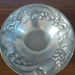 Silver Metal Embossed Fruit & Grape Vine Decorative Bow
