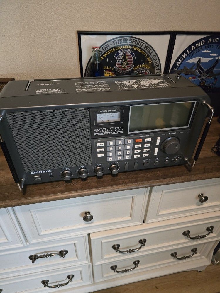 Grundig Sattelit MILLENIUM 800 Field Multi Band Radio