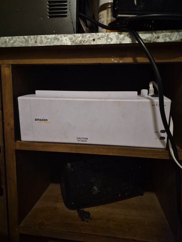 Thermal Laminator Amazon Basics 120vac 2.0 Amp. 60Hz.