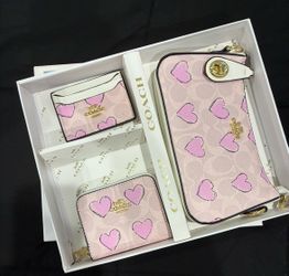 Coach in pink 3 set in box 📦