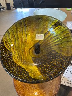 Glass vessel sink