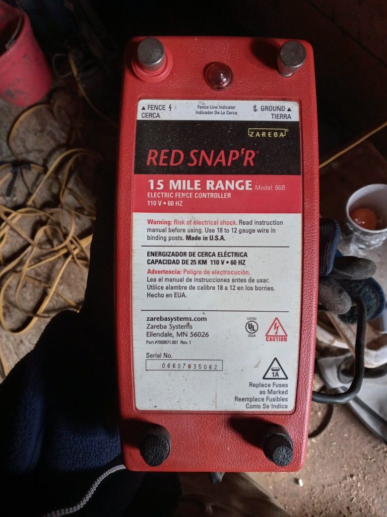 Red Snap'r Electric Fence Controller