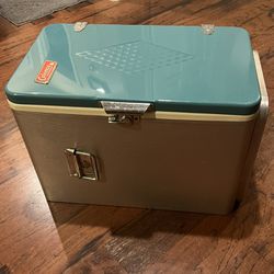 PRICE IS FIRM Beautiful Coleman Brand Vintage 1976 Cooler