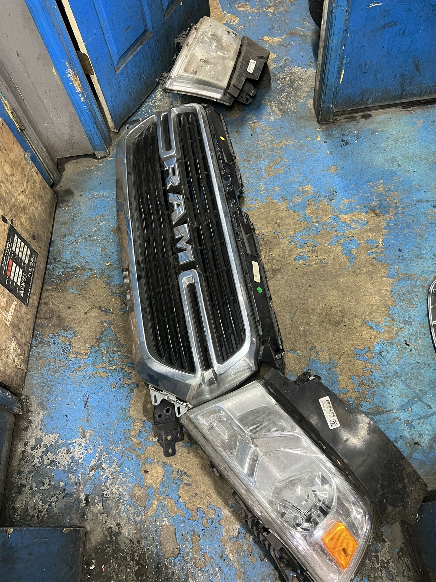 Ram Headlight And Grill 