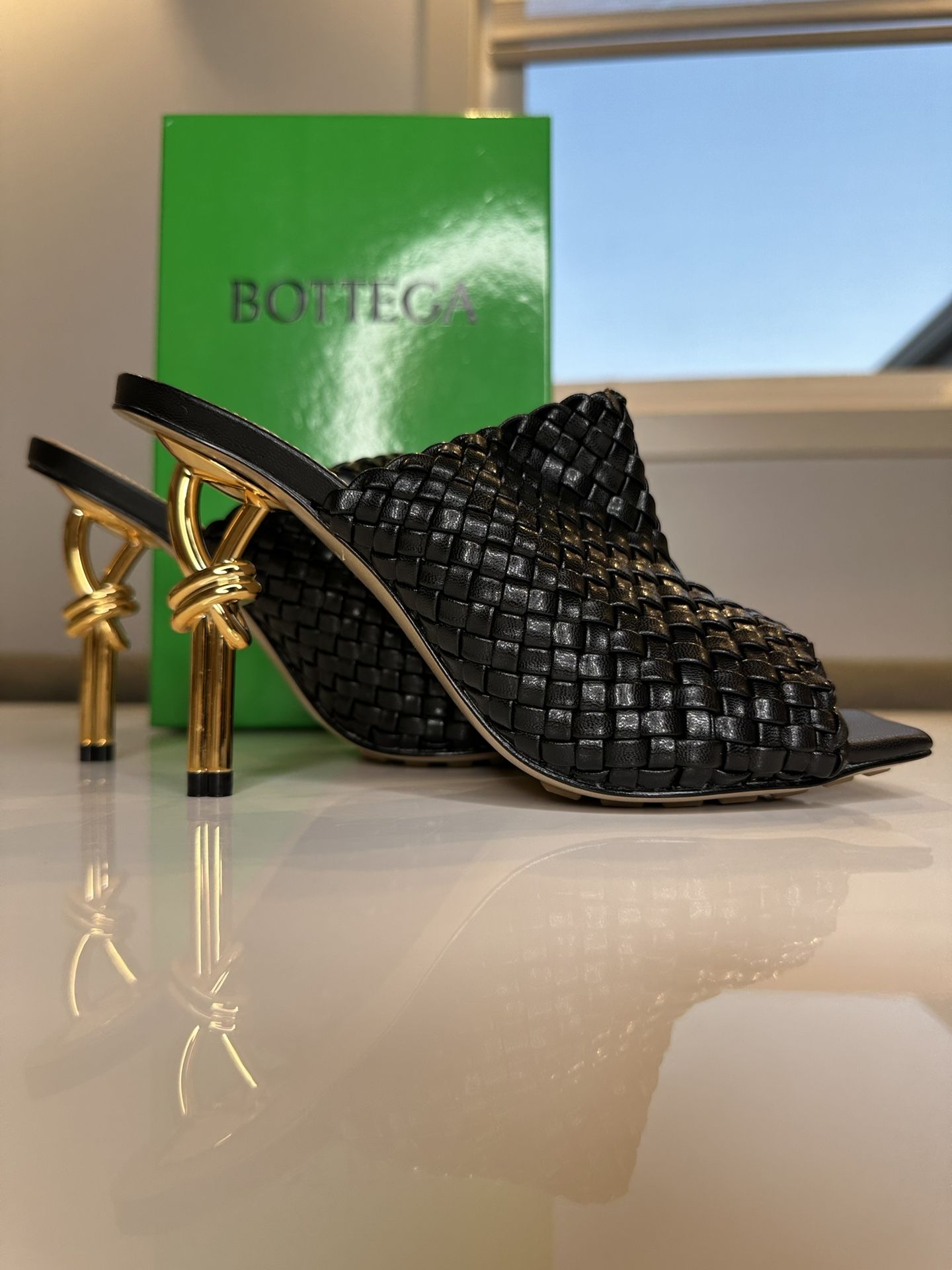 Bottega Veneta Women's Knot Authentic With Proof Of Purchase