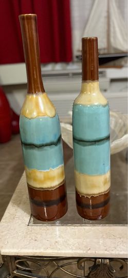 2 beautiful vases
