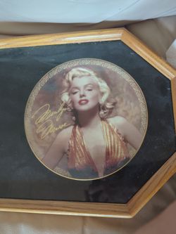 Marilyn Monroe plates  Bradford Exchange Golden Glow   mint
