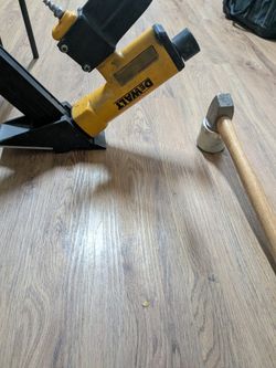 Deealt Bag, End Flooring Nail Gun
