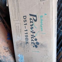 NEW Small Pet Raised Enclosure IN BOX 