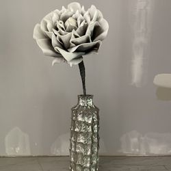 Decorative Vase In Silver With Giant Flower