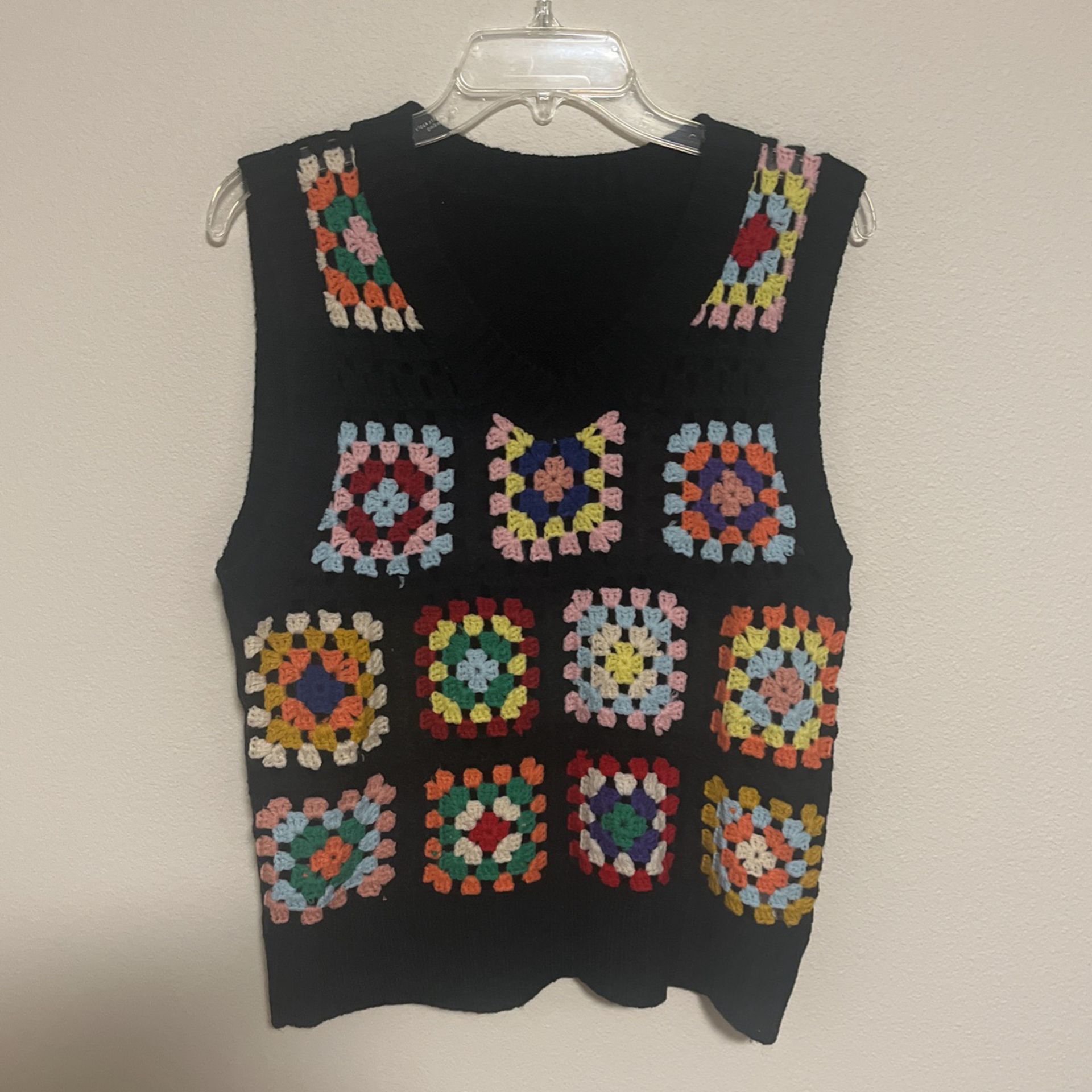Multicolored Crocheted M/L Pullover Vest 
