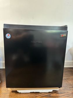 Hisense Mini Fridge – Clean, Works Perfect (Great for Room)