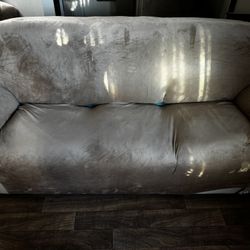 🛋️ FREE Couch + Loveseat Set – Big, Comfy, & Ready for Pickup! 🛋️