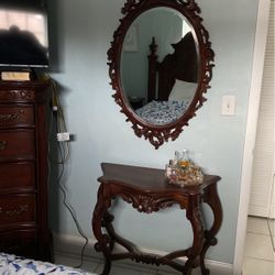 Beautiful Set Mirror And Table. 