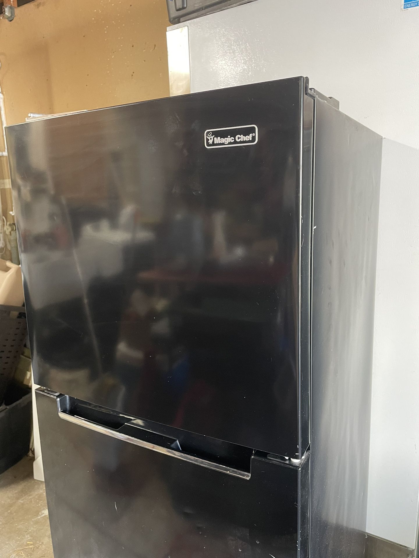 10.1 Ft.³ Black Refrigerator And Freezer Brand New Condition