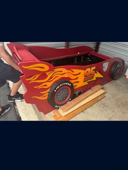 A rare promotional, Disney Pixar cars solid wood and metal quality vintage collectors kids bedroom set lightning McQueen Disney Pixar