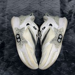 Nike Adapt Size 8 Self Lacing Shoes 