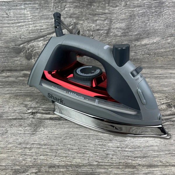 Shark GI305 Professional Lightweight 1500W Steam Iron