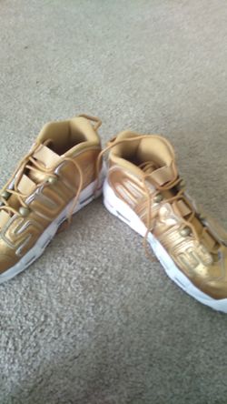 Supreme Uptempo size 8.5