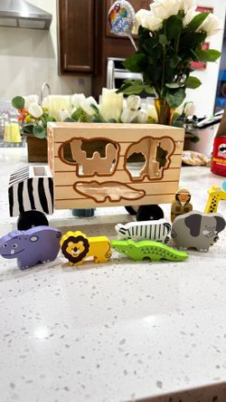 Melissa & Doug Animal Rescue Shape-Sorting Truck - Wooden Toy with 7 Animals  | activity toy