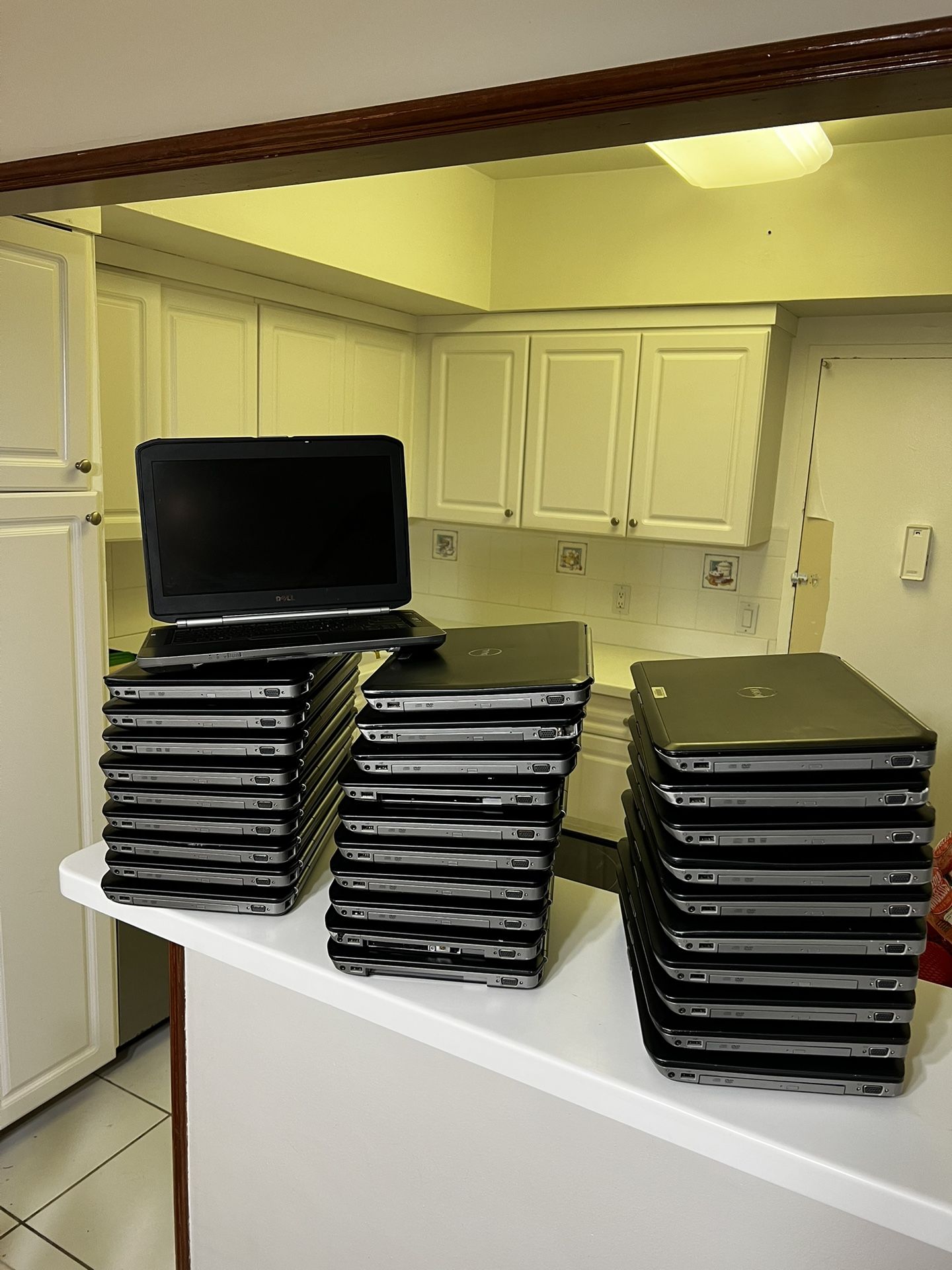 Lot 45 Laptops - 250$! • Dell Latitude E5420 Laptop