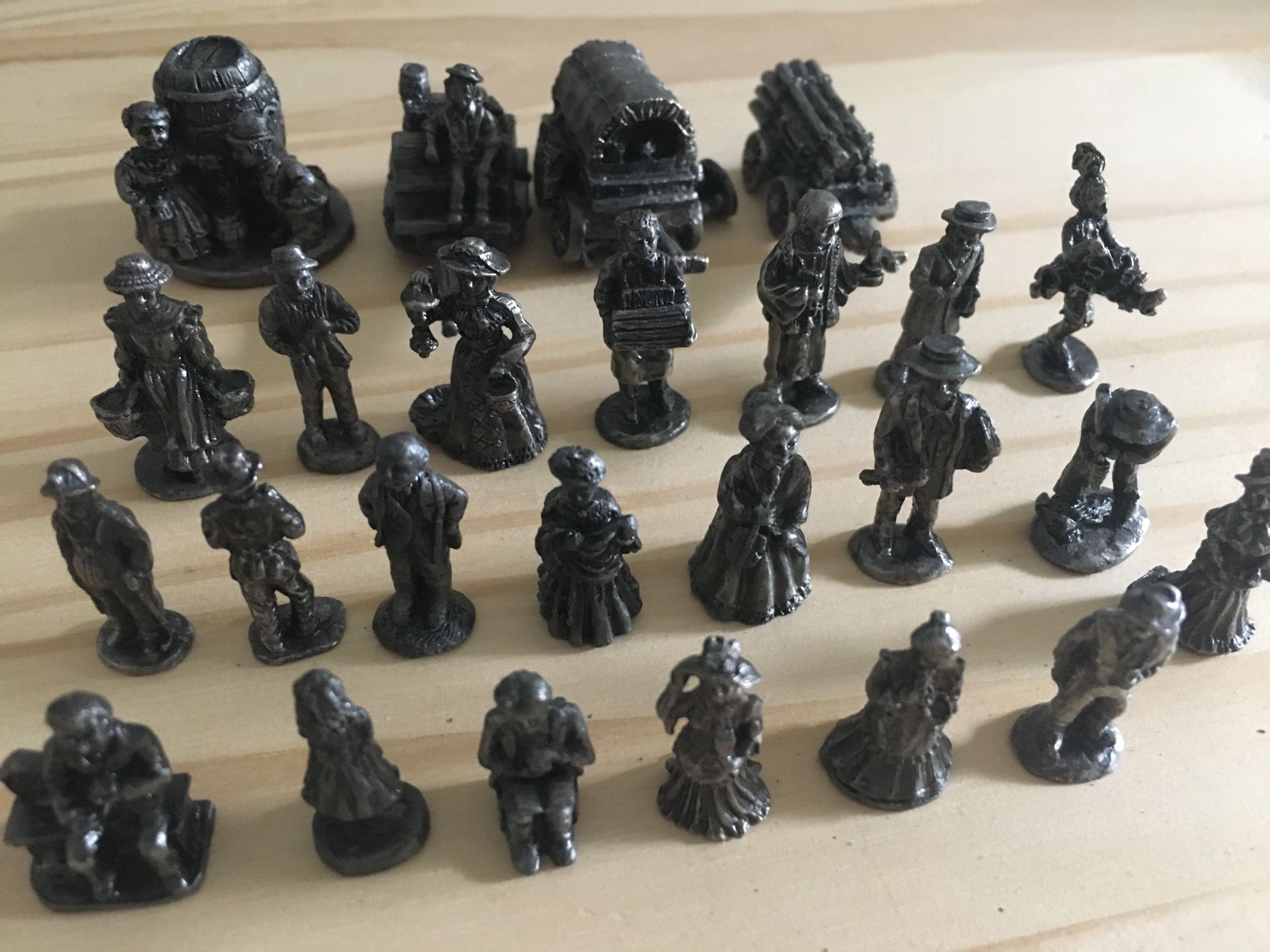 Lot Of 25 Vintage Pewter Die Cast Miniatures Figures Victorian 95 IRS Collector