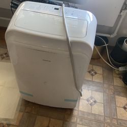 INSIGNIA NSl Portable Air Conditioner