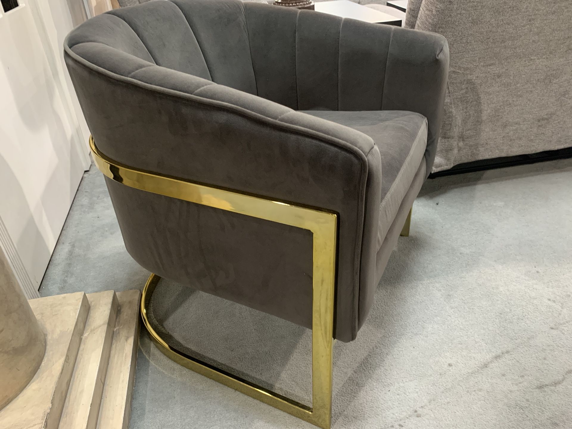Grey Accent Chair Onsale Furniture World for Sale in Las Vegas, NV