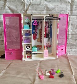 Used Barbie Fashionistas Ultimate Closet