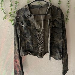 Women’s Distressed camo Jacket 