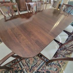 Vintage Antique Dining Room Table And Chairs In Brand New Condition Except For Small Scuff On Top Of Table Made By Movers Easy Cover Up