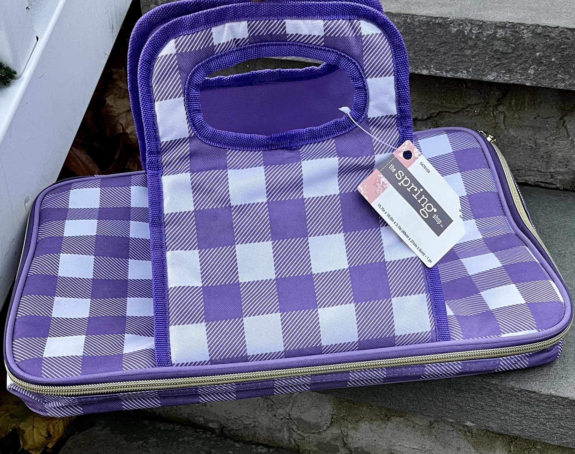 insulated casserole tote bag in checkered purple, 15” x 11” x 3”