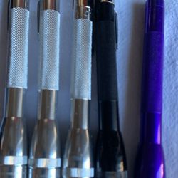 17 Assorted mini Maglite flashlights for sale plus 3 stream light  Batteries not included  Get them all for $170.00  or your best offer Pick up in Pow