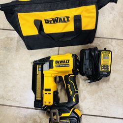 DEWALT ATOMIC 20V MAX   23 Gauge Pin Nailer Kit