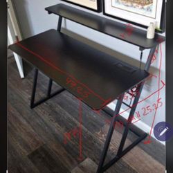 Black Desk