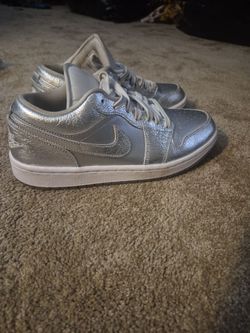 NIKE AIR JORDAN 1