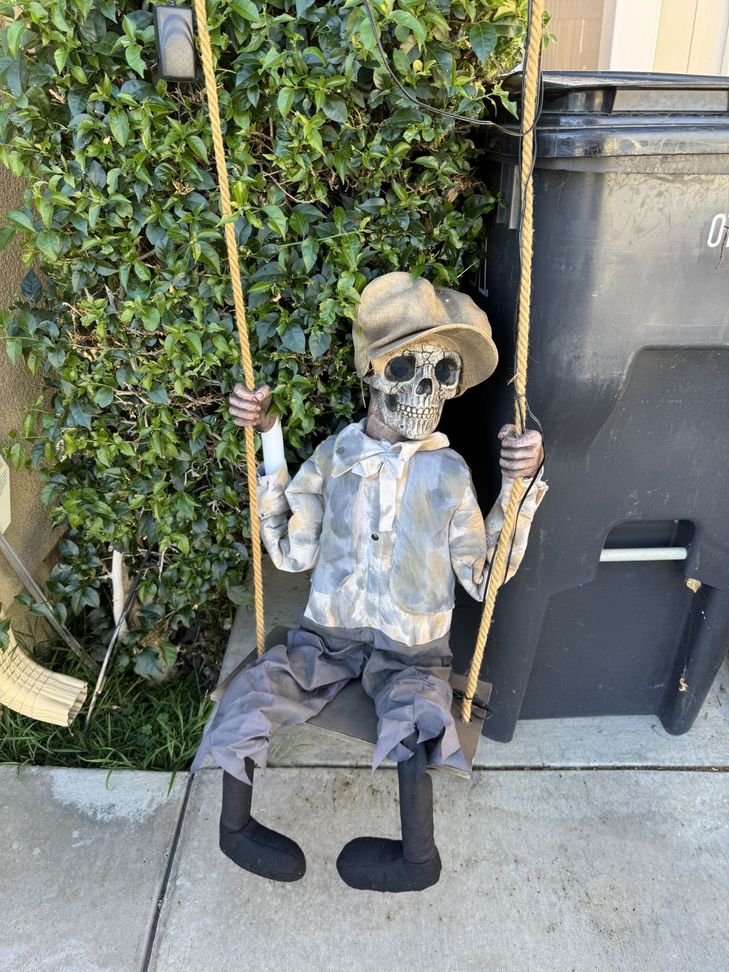 Animated Halloween Guy Talks 