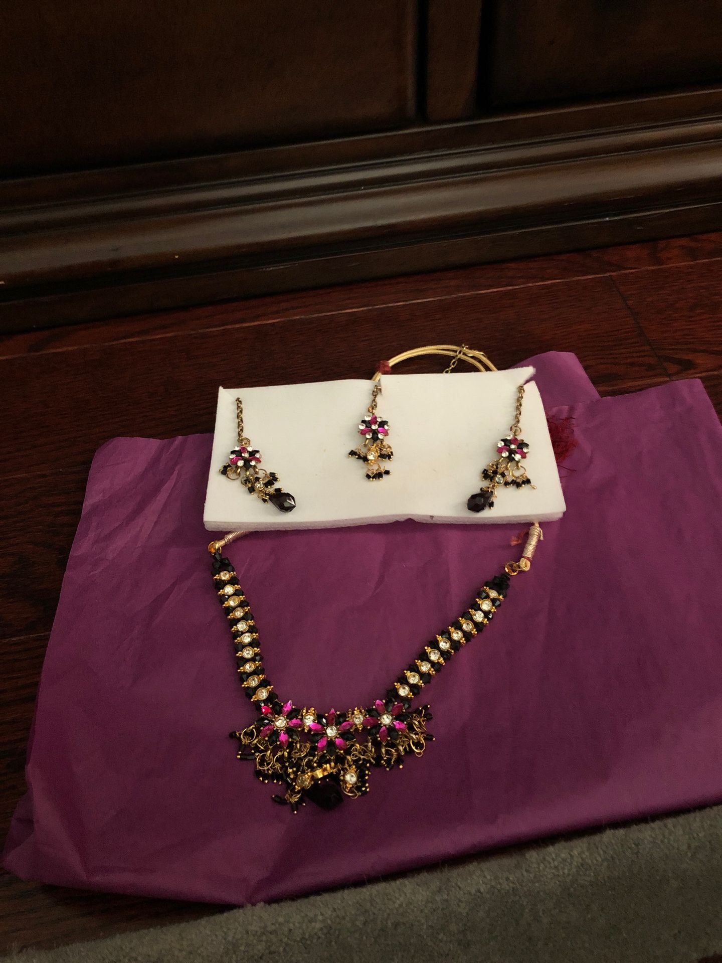 Black and pink necklace and earring set