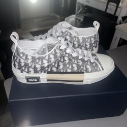 Christian Dior B23
